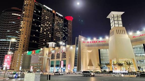 Al Wahda Mall trip? Stores, hours, food, and fun